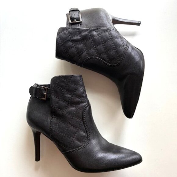 Tory Burch Black Orchard Quilted Bootie | 3.5” Heel | Size 8.5 - Picture 14 of 14